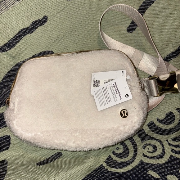 Sherpa Lululemon beltbag - Picture 1 of 2